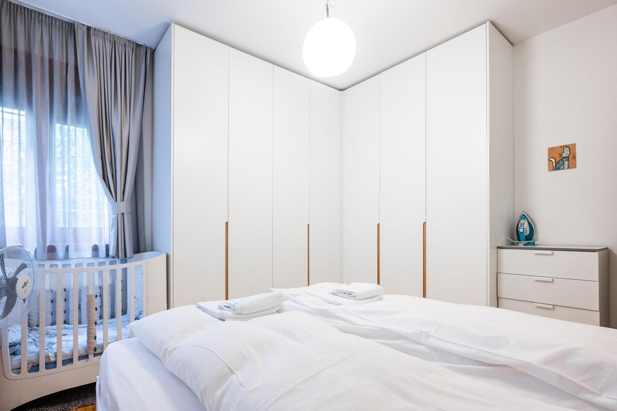 Apartament Colorful Getaway Right Next To Ndk By Flat Mаnager